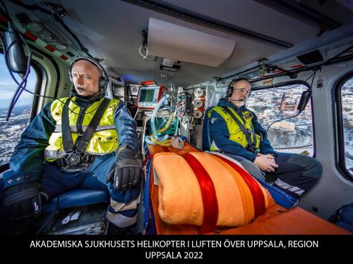 AKADEMISKA SJUKHUSETS HELIKOPTER I LUFTEN ÖVER UPPSALA, REGION UPPSALA 2022